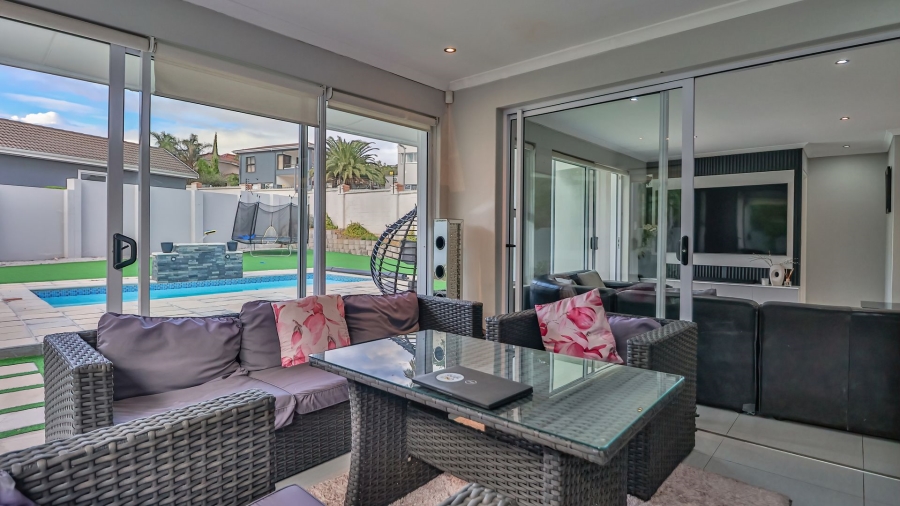 4 Bedroom Property for Sale in Dennegeur Western Cape